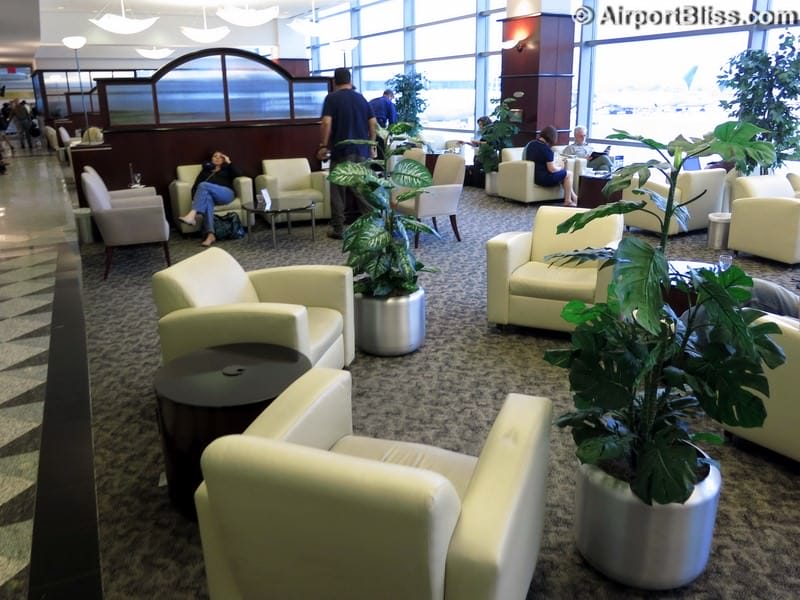 Lounge Review United Club EWR C120 (CLOSED PERMANENTLY