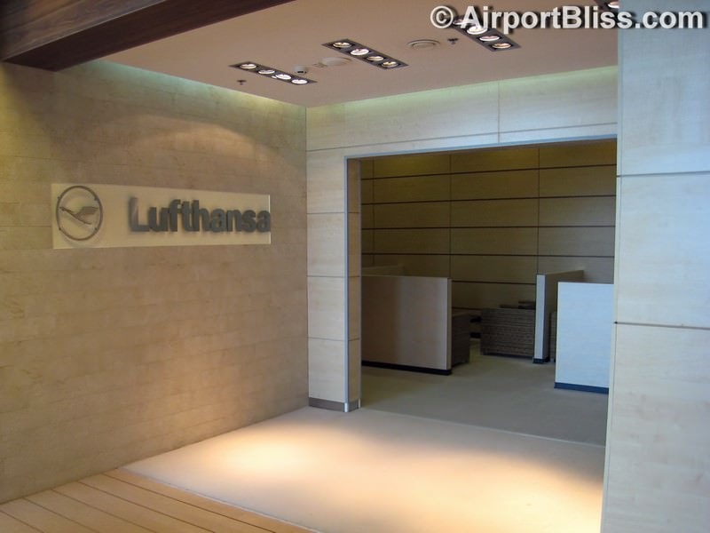 Lounge Review: Lufthansa Business Class Lounge - DME ...