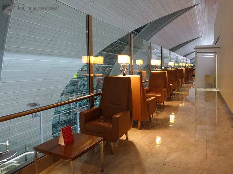 Lounge Review: Emirates Business Class Lounge – DXB T3B – LoungeReview.com