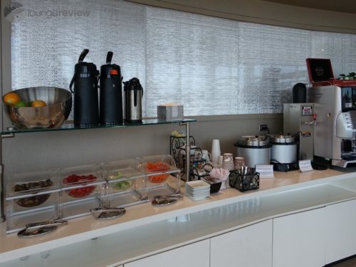 American Airline's complimentary food spread is limited, but many clubs offer premium food for purchase. - American Airlines Admirals Club - Chicago O'Hare (ORD)