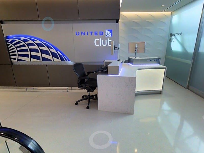 Lounge Review: United Club - ORD T1, Gate B18 - LoungeReview.com