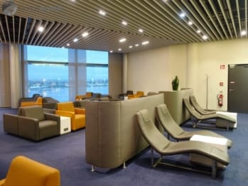 Lufthansa Business Lounge - Frankfurt (FRA) by gate Z50 (Non-Schengen)