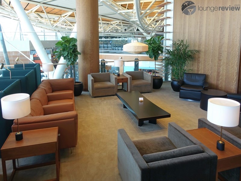 YVR cathay pacific first and business class lounge yvr 05396