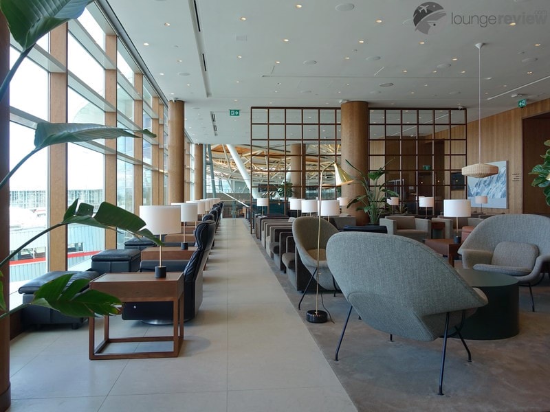 YVR cathay pacific first and business class lounge yvr 05648