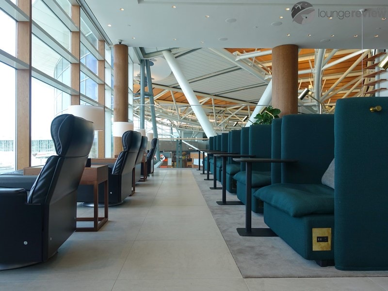 YVR cathay pacific first and business class lounge yvr 05730