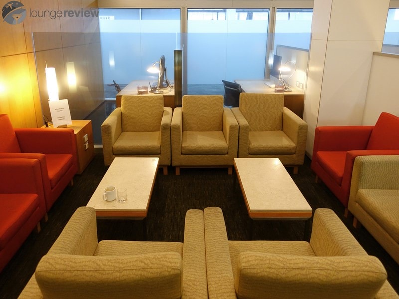 MEL cathay pacific first and business class lounge mel 08361