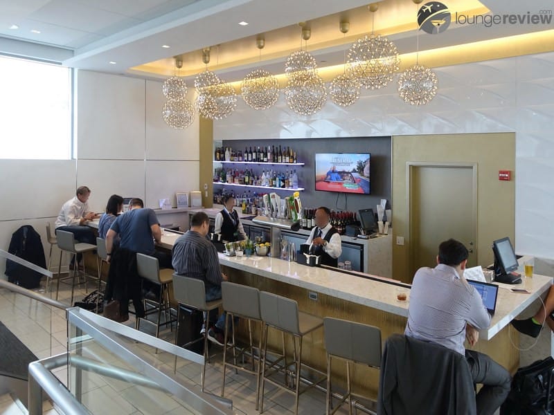 Lounge Review: United Club – ORD T1, Gate B18 – LoungeReview.com