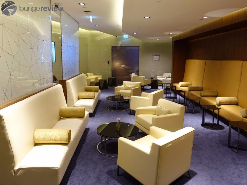 AUH etihad first class lounge and spa 07105