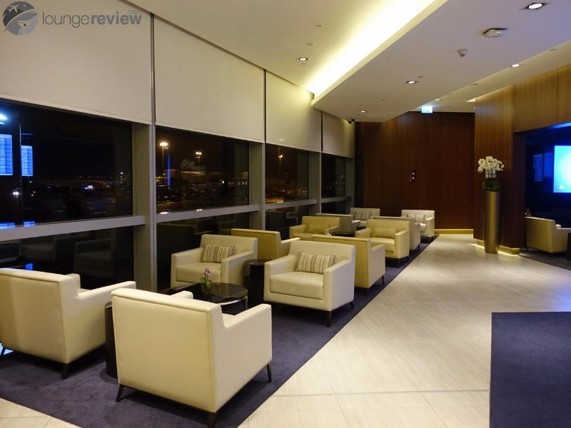 AUH etihad first class lounge and spa 07148