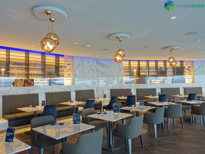 United Polaris Lounge Newark full-service restaurant