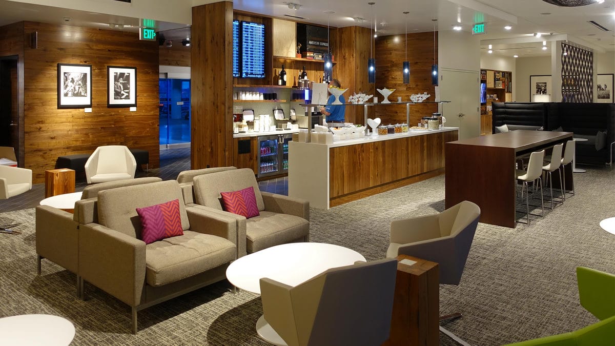 Holiday cheer at The Centurion Lounge: mixologist Jim Meehan kicks off two weeks of festivities and giveaways | LoungeReview.com