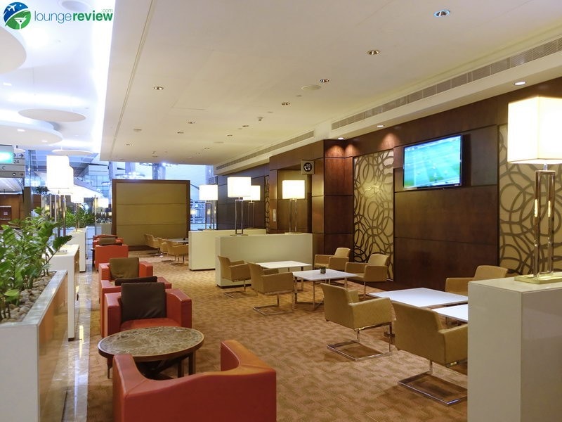 3815 DXB emirates business class lounge dxb concourse a 01967