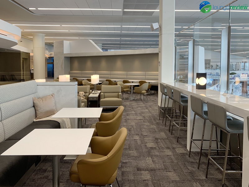 Work and dining spaces at the new United Club LGA