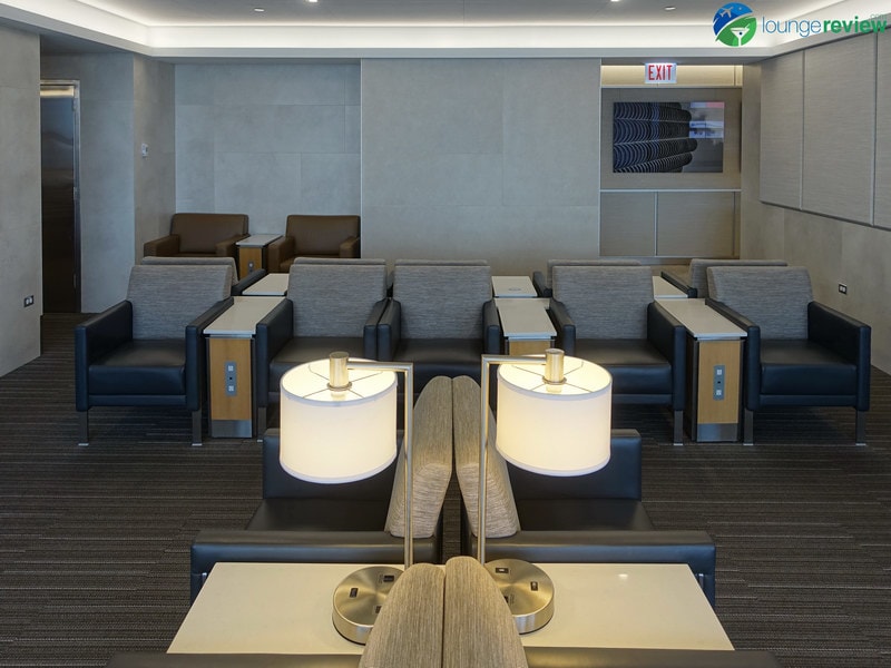 ORD american airlines flagship lounge ord 04194 800x600