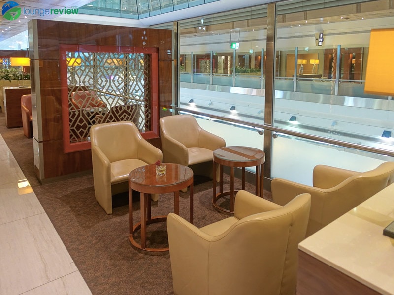 DXB emirates business class lounge dxb concourse b 08345 800x600