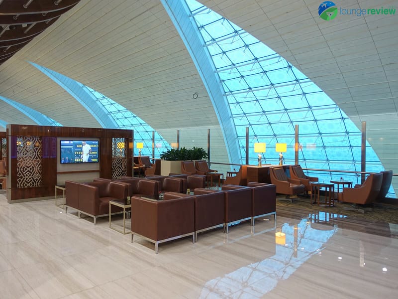 Lounge Review: Emirates Business Class Lounge – DXB T3B – LoungeReview.com