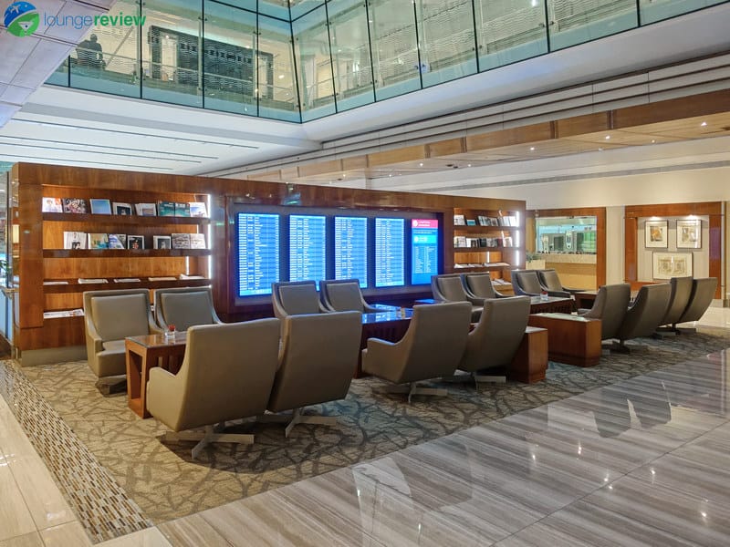 Lounge Review: Emirates Business Class Lounge – DXB T3B – LoungeReview.com