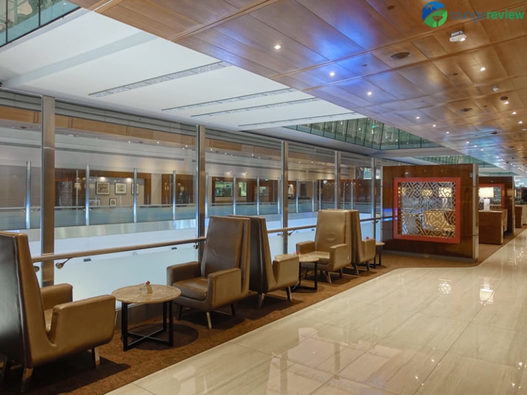 DXB emirates business class lounge dxb concourse b 08473 768x576