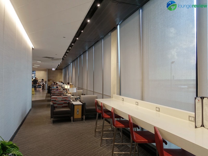 ORD american airlines admirals club ord hk 04496 800x600