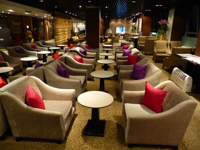 BKK thai airways royal first lounge bkk 1014 768x576