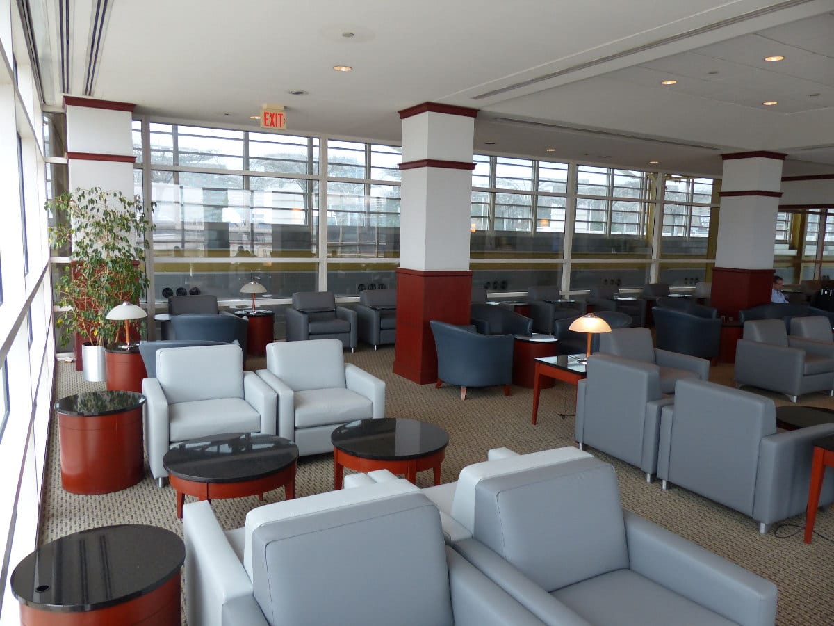 Lounge Review American Airlines Admirals Club DCA Terminal C