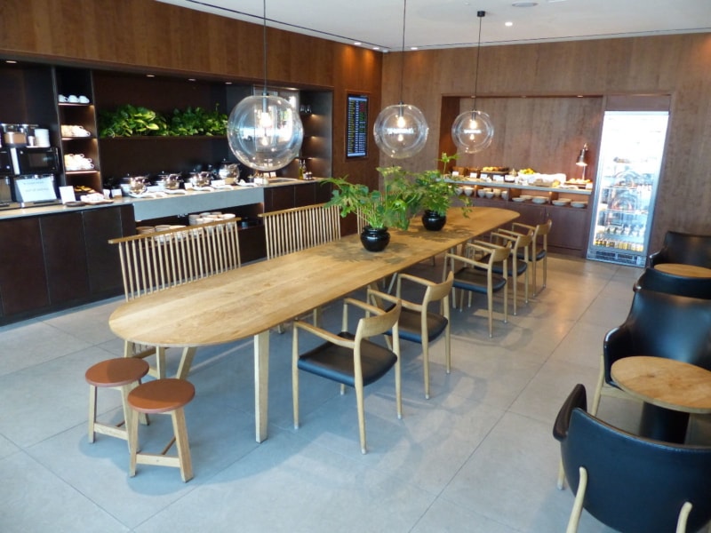 LHR cathay pacific business class lounge lhr 2152 800x600