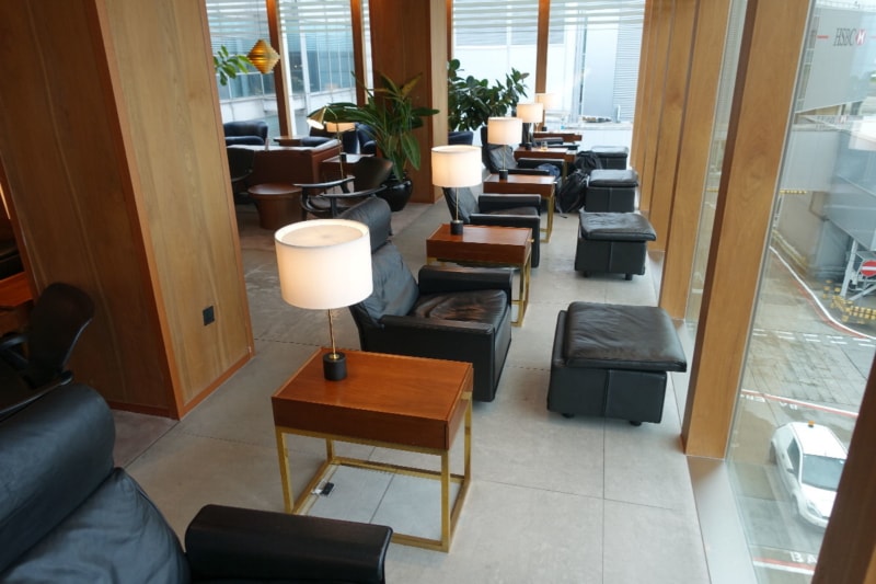 LHR cathay pacific first class lounge lhr 1421 800x533