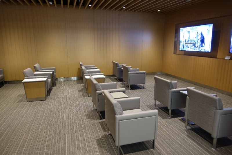 MIA american airlines flagship lounge mia 8331 800x533