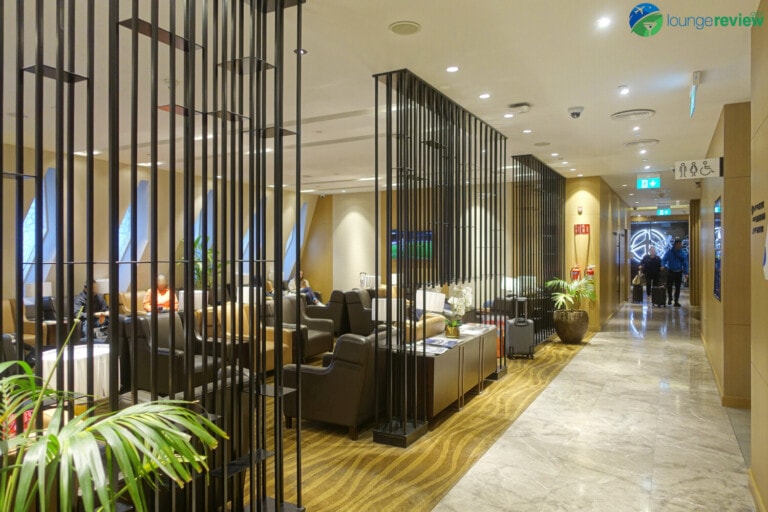 AUH al dhabi lounge plaza premium auh 02233 768x512