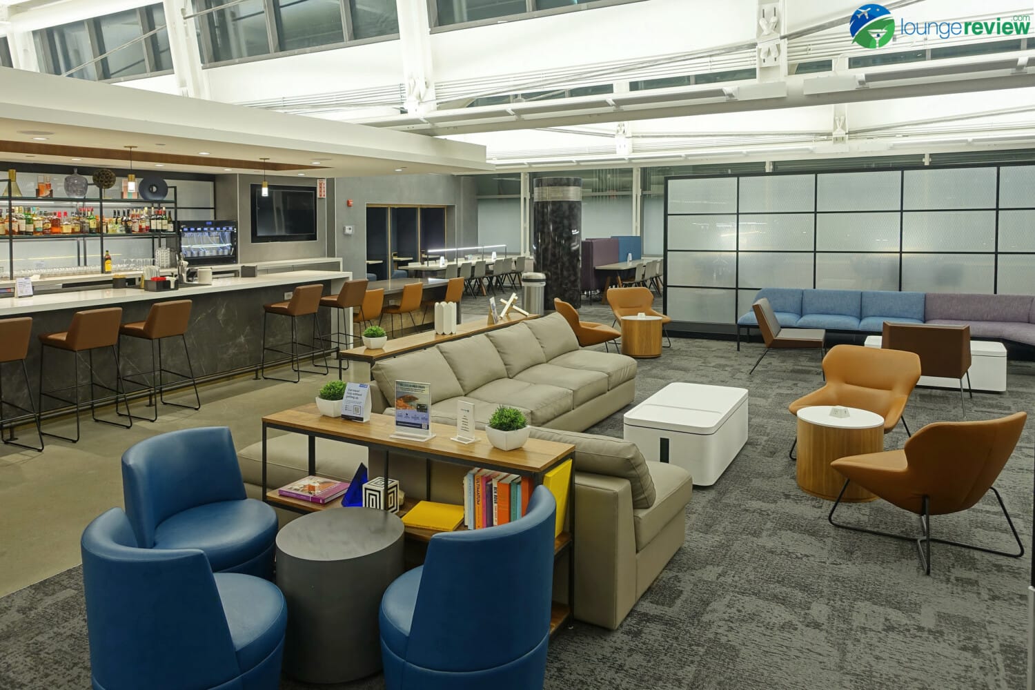 Lounge Review United Club EWR C123