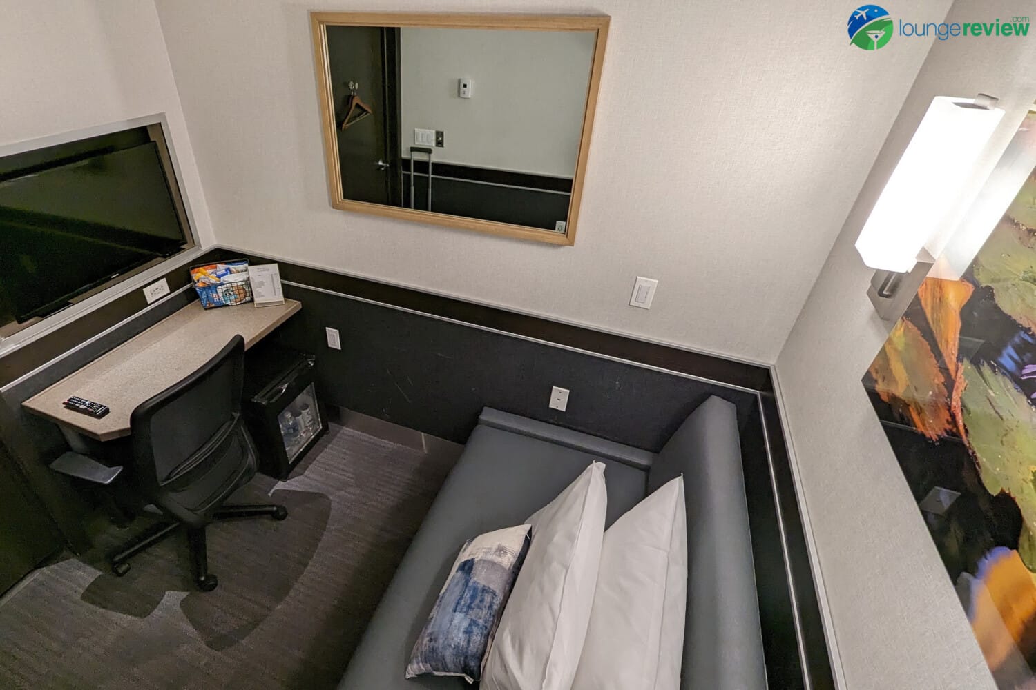 Lounge Review Minute Suites PHL