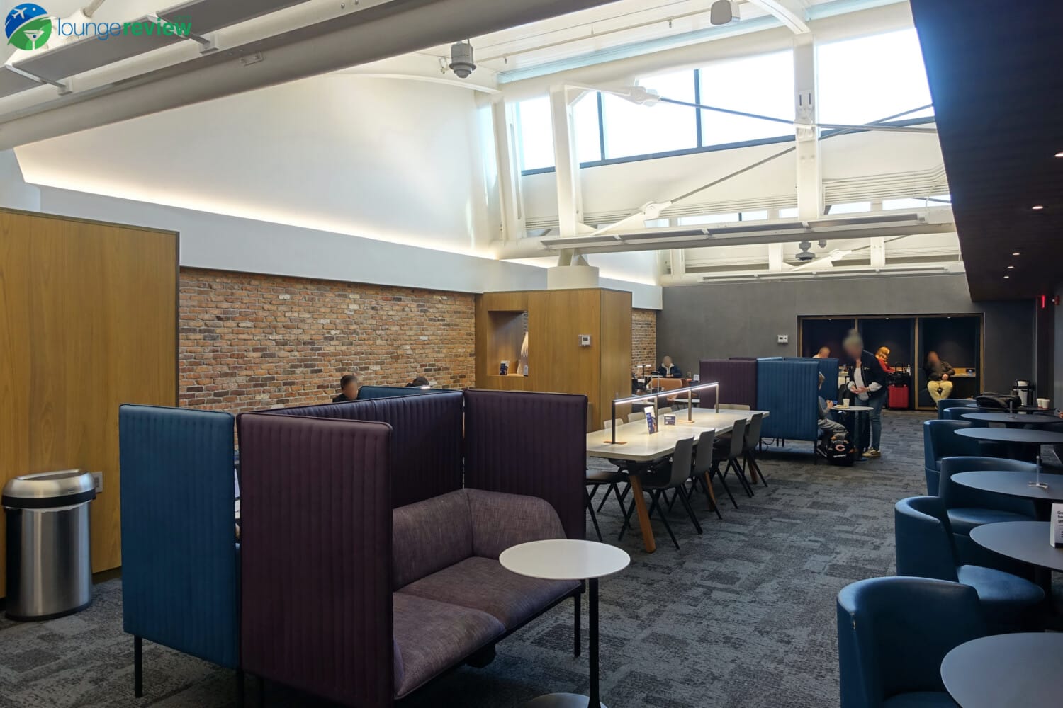 Lounge Review United Club EWR C123