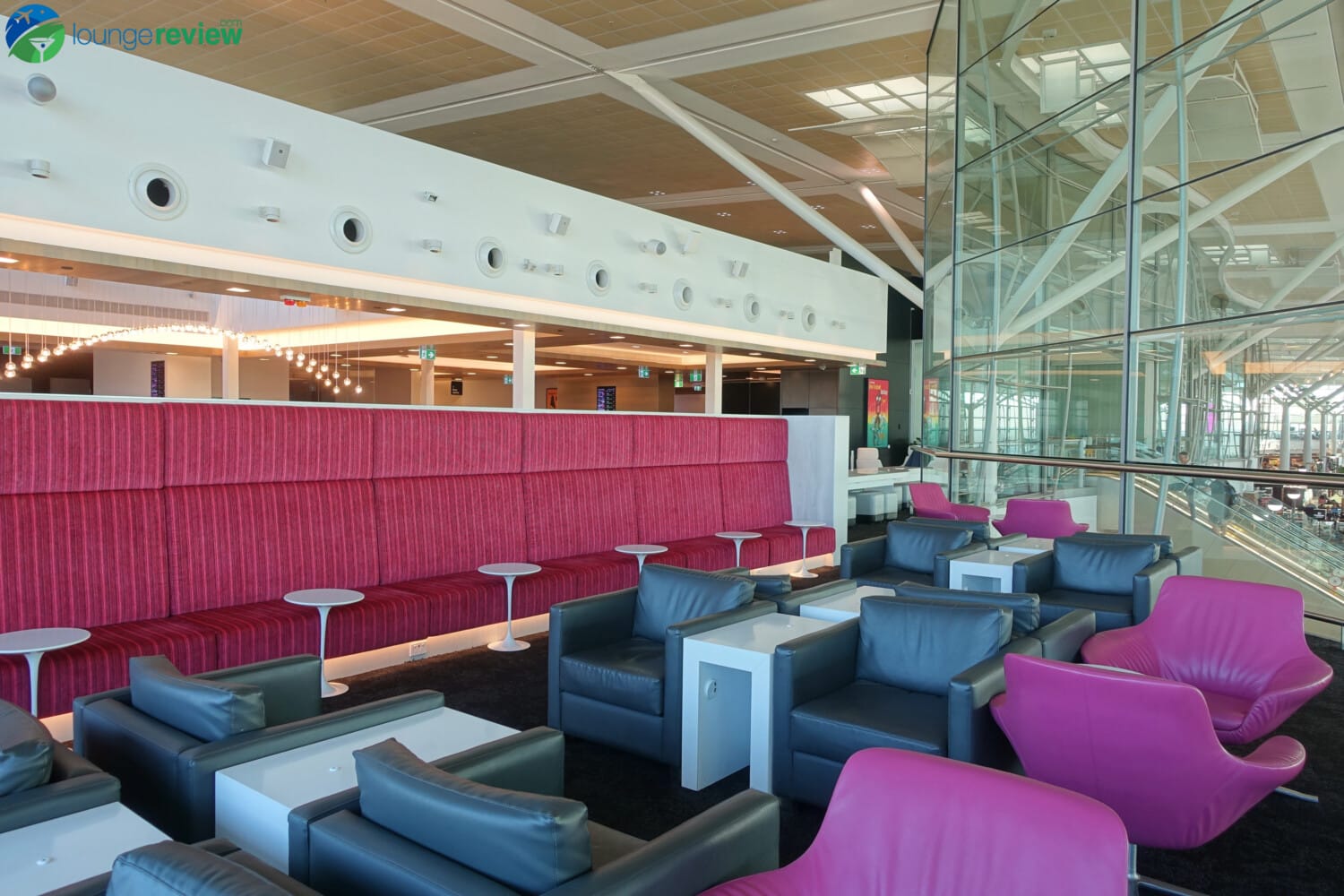 White tones and pops of pink colors dominate the color Air New Zealand International Lounge Brisbane color palette.