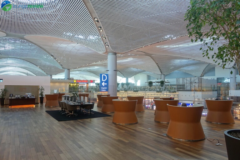 IST turkish airlines lounge business ist 06182 768x512