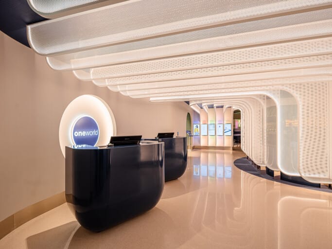 The futuristic lobby of the oneworld Lounge Seoul (photo courtesy of oneworld)