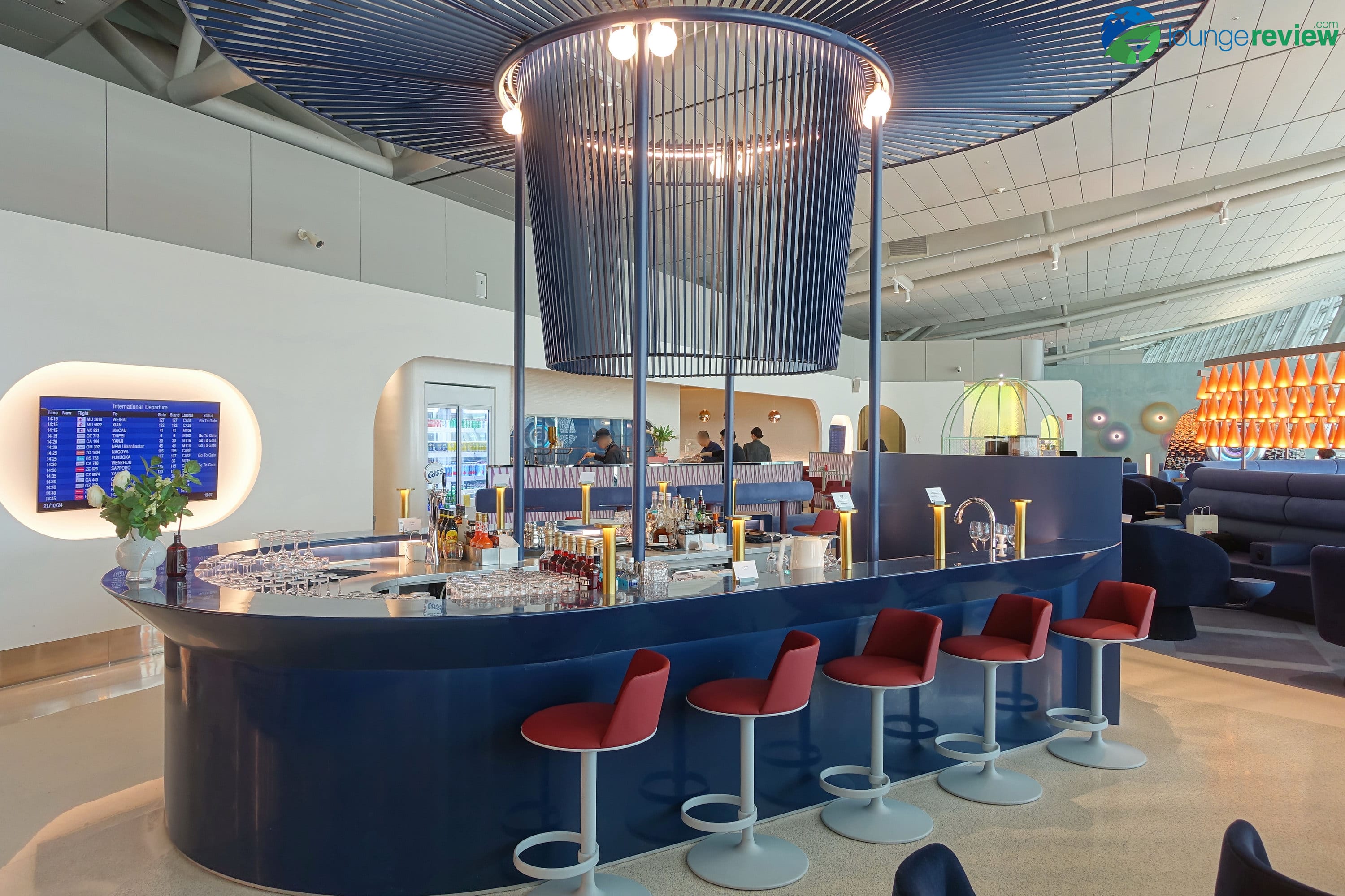 The oneworld Lounge Seoul sculptural bar, dominated by a modern take on the traditional Korean 'Gat' hat